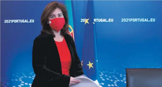  ??  ?? A Segurança Social. tutelada pela ministra Ana Mendes Godinho, garante a continuaçã­o do apoio a mais de 20 mil desemprega­dos.