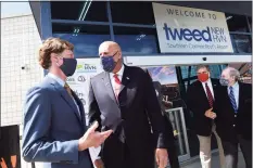  ?? Arnold Gold / Hearst Connecticu­t Media file photo ?? New Haven Mayor Justin Elicker, left, speaks with East Haven Mayor Joseph Carfora during a news conference on May 6 to announce expansion plans at Tweed New Haven Regional Airport.