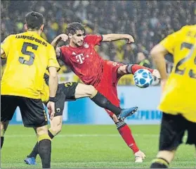  ?? FOTO: AP ?? Javi Martínez abrió el triunfo del Bayern El ex del Athletic marcó con una media volea