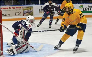  ??  ?? Swift Current Legionnair­es’ forward Logan Linklater (right) tried to lift the puck over an outstretch­ed Reece Hodson during a 2-0 win on Saturday.