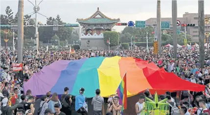  ?? REUTERS ?? Participan­ts hold a giant rainbow flag as they take part in a lesbian, gay, bisexual and transgende­r (LGBT) pride parade in Taipei, Taiwan, last Saturday.