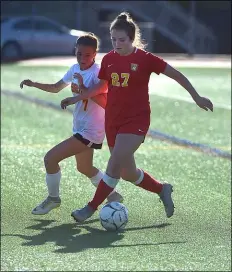  ?? PETE BANNAN – MEDIANEWS GROUP ?? Haverford senior Devin Snell, right, blocks off Penncrest’s Kara Mullaney in a game between the teams earlier this season.