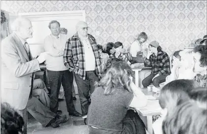  ?? LVN281118p­wrixen1 ?? Federation of Labour president Jim Knox addresses workers at Rixen manufactur­ing plant at Oxford Street during their sit-in.