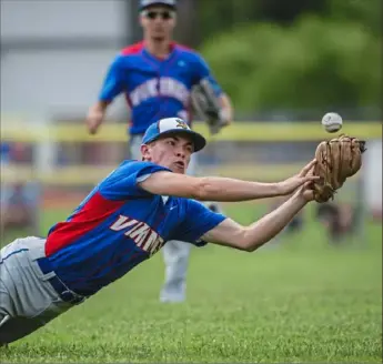  ?? Lake Fong/Post-Gazette ?? Mount Pleasant’s second baseman Kyle Jones fails to catch a fly ball off the bat of Blackhawk’s John Malagise in the third inning Monday at Fox Chapel. Blackhawk won the Class 4A quarterfin­al, 7-6, in eight innings.