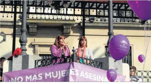  ?? FELIPE ESCOBAR ?? Concentrac­ión en la Plaza de las Monjas en defensa de la lucha contra la violencia de género.