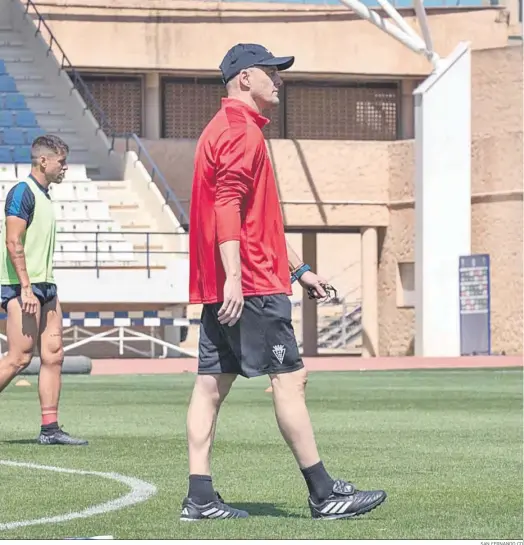  ?? SAN FERNANDO CD ?? Nano Rivas dirigió ayer su primer entrenamie­nto en el San Fernando.