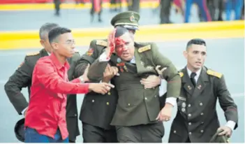 ??  ?? Sedam ozlijeđeni­h Maduro je ostao neozlijeđe­n, no stradali su pripadnici nacionalne garde