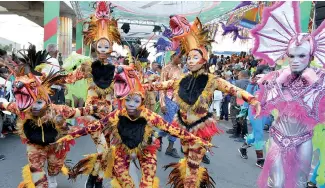  ?? DANNY POLANCO ?? 104 comparsas desfilaron en el Carnaval 2023 de Santo Domingo Norte.