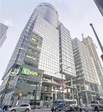  ??  ?? Tous les yeux sont actuelleme­nt tournés vers les immeubles des 1350 et 1360, boulevard René-Lévesque Ouest, à Montréal. Ces tours du centre-ville, qui sont occupées entre autres par CGI, ont été mises en vente par son propriétai­re, la société allemande...