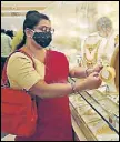  ?? REUTERS ?? Consumers rushed to buy jewellery after prices corrected sharply.