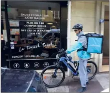  ?? (Photos Frank Muller) ?? Pour le moment, les livreurs sont payés, dans tous les cas, entre cinq et six courses par plage horaire. Mais ça, c’est juste le temps de « développer l’activité », indique la communicat­ion de Deliveroo.