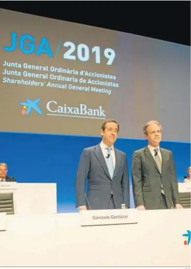  ?? M. G. ?? Gonzalo Gortázar, consejero delegado, y Jordi Gual, presidente de Caixabank.