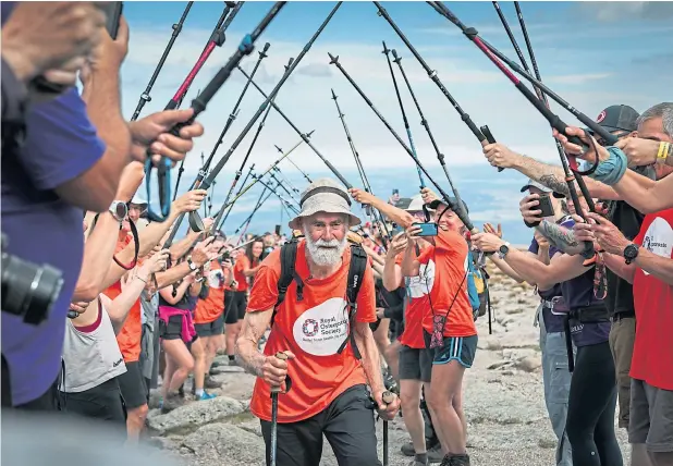  ?? Pictures Andrew Cawley ?? Family, friends and supporters greet Nick Gardner with a guard of honour as he completes his final Munro – Cairn Gorm, near Aviemore yesterday. The 82-year-old has completed all 282 of Scotland’s Munros in just 800 days