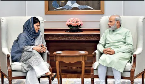  ??  ?? STONEWALLE­D CM Mehbooba Mufti at the meeting with PM Modi in Delhi, April 24