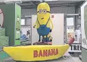  ??  ?? Nicht nur für die Kleinsten ein Hingucker: das Minion der „Wisseberge­r Jonge“.