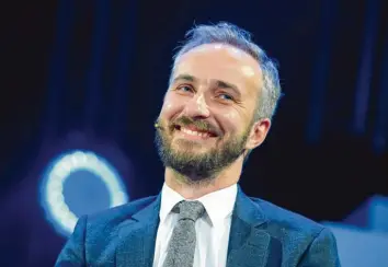  ?? Foto: Matthias Balk, dpa ?? „Eigentlich ist das eine Show, die vor allen Dingen Spaß macht“, sagt Satiriker Jan Böhmermann über „Lass dich überwachen“. Eine pädagogisc­he Absicht hat die Sendung auch.