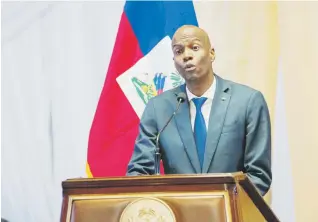  ?? archivo / efe / jean marc hervé abelard ?? Jovenel Moïse (arriba) fue asesinado el 7 de julio en un ataque armado a su residencia, en el barrio de Pelerin de Puerto Príncipe, en el que también resultó herida su esposa, Martine, que se encuentra hospitaliz­ada en Miami, Estados Unidos.