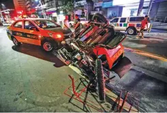  ??  ?? UPSIDE DOWN—A tricycle toppled upside down after colliding with a taxicab along United Nations Avenue early Saturday morning. The accident reportedly injured one female onboard the tricycle. (Jun Ryan Arañas)