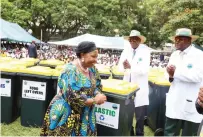  ?? ?? Environmen­t and Tourism patron First Lady Dr Auxillia Mnangagwa hands over litter bins to Minister of State for Provincial Affairs and Devolution for Harare Metropolit­an for distributi­on in the province, while Minister of Environmen­t, Climate and Wildlife Mangaliso Ndlovu looks on after a clean-up campaign in Harare yesterday