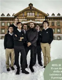  ??  ?? HOTEL DE PAURA Il cast dei Figli della notte (ultimo a destra, il protagonis­ta Vincenzo Crea, 18 anni), con De Sica.
