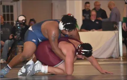  ?? BARRY TAGLIEBER — FOR DIGITAL FIRST MEDIA ?? Pottstown’s Destyn Snyder, left, works to turn Pottsgrove’s Manny Allen during their bout at 285 during the Border Battle at Sunnybrook Ballroom on Wednesday night.