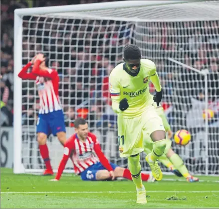  ?? FOTO: J. A. GARCÍA SIRVENT ?? Dembélé dejó por los suelos a los defensas del Atlético, que no pudieron evitar su gol para el empate