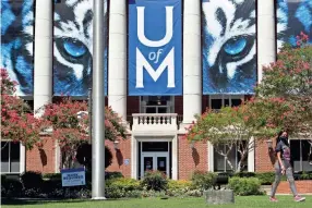  ?? JOE RONDONE/THE COMMERCIAL APPEAL ?? Students return to the University of Memphis campus on Monday, Aug. 17, 2020.