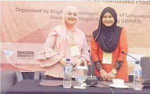  ??  ?? SURIANI (kiri) dan Fatin mewakili Wilayah Persekutua­n Labuan dan Malaysia ke The 6th English Language Teaching, Literature, and Translatio­n Internatio­nal Conference 2017’, Semarang, Indonesia.