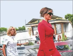  ?? FOTOS: AFP ?? CLASICA. Melania eligió un modelo vintage de Christian Dior.