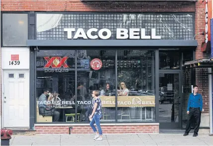  ?? AP ?? A woman walks past the new Taco Bell Cantina restaurant in Chicago in this Sept 22, 2015 file photo. Taco Bell said on Monday that its more than 6,000 US restaurant­s would stop using eggs laid by caged hens by Jan 1, 2017.