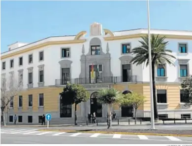  ?? LOURDES DE VICENTE ?? La Audiencia Provincial de Cádiz, donde se celebreó el juicio.