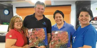  ?? —ALYAHONASA­N ?? Pilipinas Shell Foundation’s Marvi Trudeau, Discovery ‘Adventure’ boat manager and Discovery Fleet Corporatio­n’s dive operations manager Colin Swerdfeger, Discovery Fleet’s VP for operations and director of marketing and media affairs Yvette Lee, and...