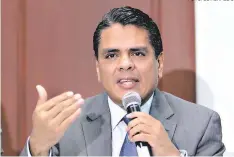  ?? FOTO: EL HERALDO ?? Alden Rivera, embajador de Honduras en México, llegará hoy al municipio de Arriaga para continuar asistiendo a los hondureños.