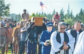  ?? DEBBIE BEADLE ?? Mourners attend the tangi for Sir Graham Latimer.