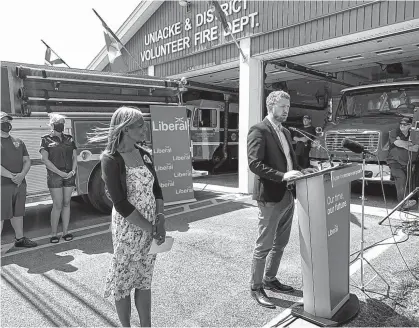  ?? BILL SPURR • THE CHRONICLE HERALD ?? Liberal Leader Iain Rankin announced during an election campaign stop in Mount Uniacke on Sunday that fire halls in the province are now eligible for federal funding for infrastruc­ture repairs. At left is Sackville-uniacke Liberal candidate Donalda Macisaac.