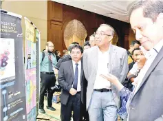  ??  ?? Salleh (second right) and D Kamarudin (right) viewing a video presentati­on on the Smart Infrastruc­ture ICT UMS project.