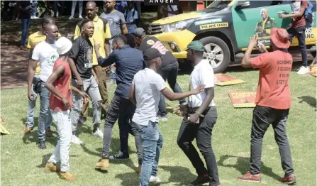  ?? BONGANI SHILUBANE African News Agency (ANA) ?? A FIGHT broke out between EFF and Sasco students at the TUT grounds after Sasco students removed the EFF’s manifesto launch posters while waiting for ANC Deputy President David Mabuza to address students. |