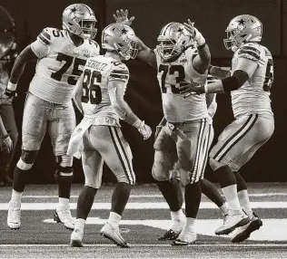  ?? Carlos Gonzalez / Associated Press ?? Cowboys tight end Dalton Schultz (86) celebrates with his teammates in the end zone after catching the game-winning, 2-yard touchdown pass in the fourth quarter Sunday in Minneapoli­s.