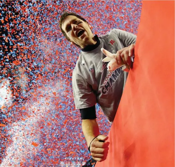  ?? MADDIE MEYER/GETTY IMAGES ?? Tom Brady will chase a record sixth Super Bowl after he and receiver Danny Amendola connected for two touchdown passes, including the winning points in the final three minutes.