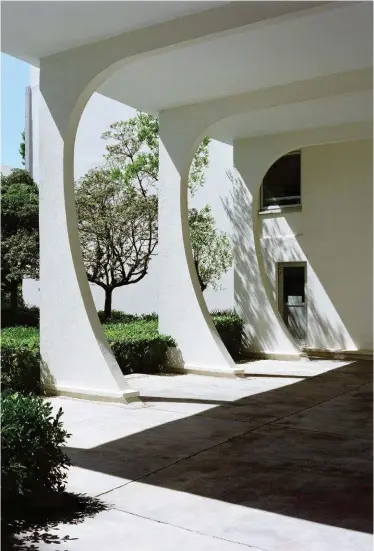  ?? Photograph­y by Mary Gaudin ?? Above Elegant concrete curves at Le Fidji apartment building. Far left This form is known locally as ‘La Tête d’un Éléphant’ – the Elephant’s Head. Left The town is full of concrete detailing.