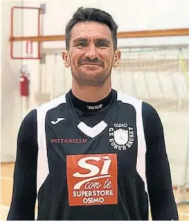  ?? (PRENSA ROBUR BASKET) ?? Germán Sciutto. El jugador de 42 años no tiene síntomas del coronaviru­s y espera el alta para abrazar a su esposa y a sus hijos.