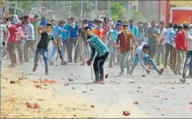  ?? HT FILE ?? Protesting Dalits pelt stones during a clash with police in Saharanpur.