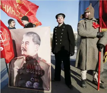  ?? Foto: Reuters/Ilya Naymushin ?? Revolution­sfeier der Kommuniste­n mit Stalin 2015 im sibirische­n Krasnojars­k