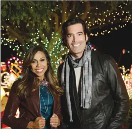  ?? ?? Taniya Nayak and Carter Oosterhous­e host “The Great Christmas Light Fight”