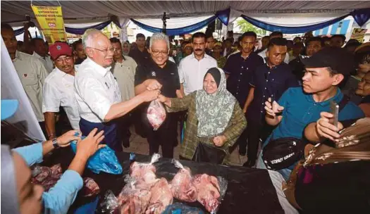  ?? BERNAMA PIC ?? Prime Minister Datuk Seri Najib Razak at the launch of the statelevel ‘Jualan Sentuhan Rakyat’ programme in Kota Kinabalu yesterday.