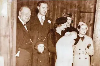  ?? Steve Gonzales / Houston Chronicle ?? Jonathan Sandys, a descendent of British prime minister Winston Churchill, keeps a photo of his family with Churchill, left. Of “Darkest Hour,” Sandys says, “This world is again facing a crisis … . We need that sort of courage, that sort of faith, that sort of integrity.”