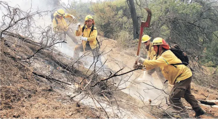  ??  ?? ► Brigadas de Valparaíso, O’Higgins, Maule, Biobío y Los Ríos forman parte de la segunda respuesta en caso de incendios durante la gira.