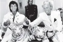  ??  ?? Roy Horn, left, and Siegfried Fischbache­r with two of their rare white tigers in New York in 1987.