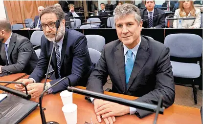  ??  ?? Amado Boudou (d) fue hallado culpable de ilícitos en la venta de Ciccone, la principal empresa de billetes.