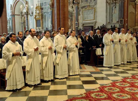  ??  ?? Vocazioni Il calo dei sacerdoti è alla base della ristruttur­azione della diocesi di Verona. Il piano è già pronto, anche se ci vorrà del tempo prima di vederlo attuato completame­nte